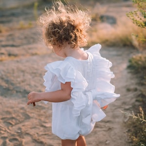 Combi-short de baptême ou de baptême en lin blanc, tenue bohème premier anniversaire pour bébé fille image 7