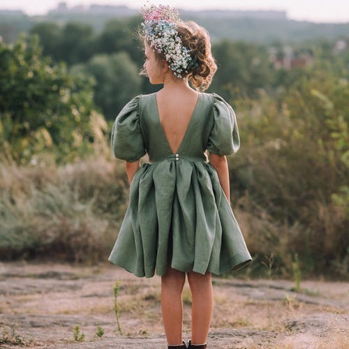 Robe de demoiselle d'honneur en lin vert sauge : tenue d'anniversaire bohème à manches bouffantes