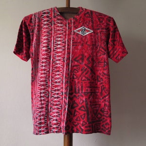 Vintage Bear Surfboards T Shirt 90s Surf Tee Vintage Tribal Over Print Red Tie Dye T Shirt Surf Wear 90s Surf Fashion Surf Skate Tee