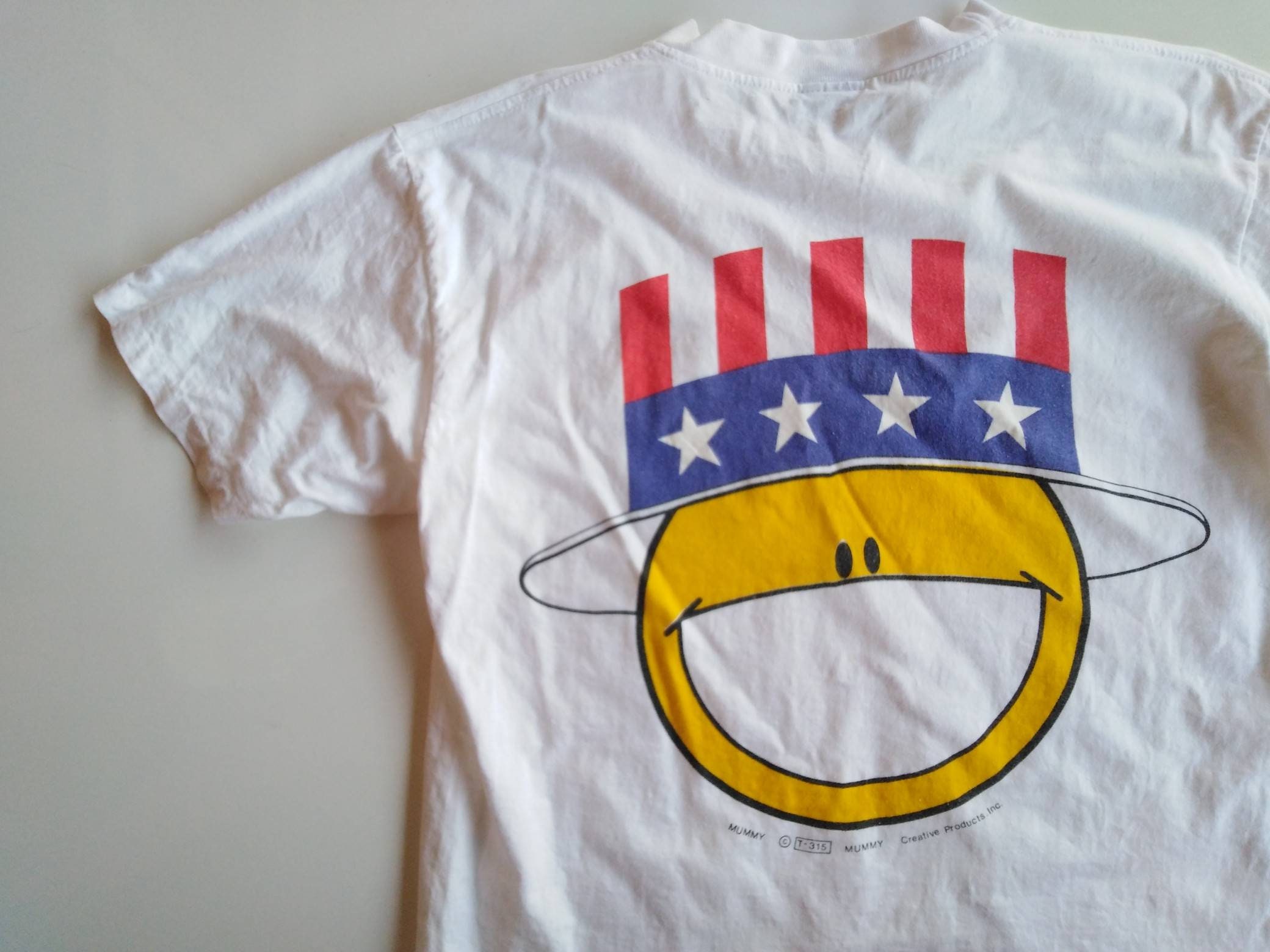 Vintage Smiley Face T-shirt: 90s Graphic Tee - Etsy
