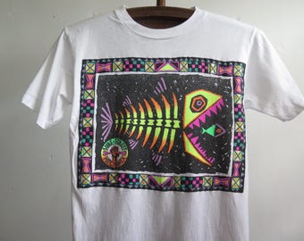 Vintage jaren 90 Surf Art-T-shirt: visgraatafbeelding, enkele steek