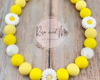 Personalized Yellow Daisy Beaded Dog Necklace, Puppy Gift, Custom beaded necklace, Bubble Gum, Dog Fashion Necklace, Beaded Dog Collar
