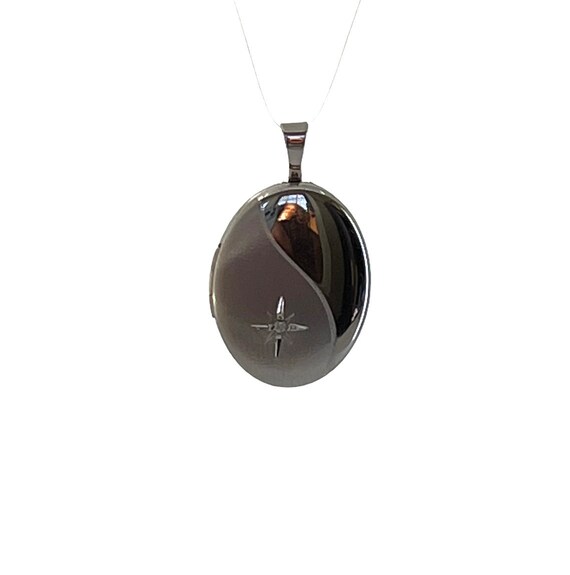 925 Sterling Silver Oval Shaped Locket With Diamond 25mm X 15mm