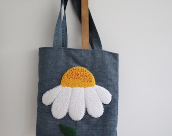 Borsa tote in cotone con ricamo floreale Chamomile Punch Needle