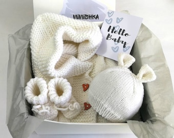 New parent gift New parents gifts basket New parents gift box gift set.Pregnancy Announcement.Welcome baby gift.New mom gift box