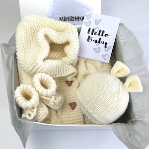 New parent gift New parents gifts basket New parents gift box gift set.Pregnancy Announcement.Welcome baby gift.New mom gift box