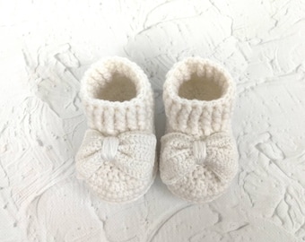 Baby Moccasins,Baby First Shoes,Crochet Booties, Soft Sole Oatmeal Gender Neutral Infant Booty, Ivory and Warm Brown Newborn Boots for Girl