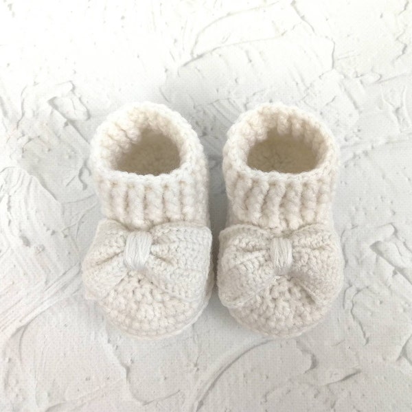 Baby Moccasins,Baby First Shoes,Crochet Booties, Soft Sole Oatmeal Gender Neutral Infant Booty, Ivory and Warm Brown Newborn Boots for Girl