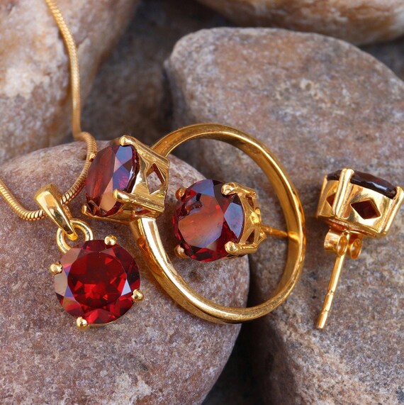 Garnet jewelry set in gold outlet