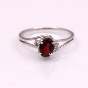 Natural Garnet Ring,Dainty Stacking Ring,Vintage Minimalist Ring,January Birthstone Ring,Simple Gift for Her Women Mom,925 Sterling Silver