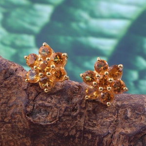 Citrin Ohrstecker, Blume Cluster Ohrringe, Zarte Ohrringe, Statement Ohrringe, Art Deco Ohrringe, 18k vergoldet Silber, Geschenk Frauen