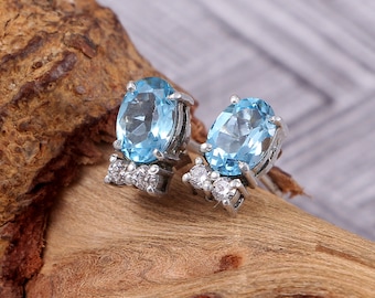 Pendientes de topacio azul, pendientes delicados, pequeños pendientes minimalistas, plata de ley 925, pendientes delicados hechos a mano, regalo de cumpleaños para sus mujeres