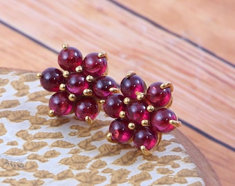 Natürliche Granat Ohrringe, Ohrstecker, Blumen Ohrringe, Floral Cluster Ring, 18k vergoldetes Silber, Statement Ohrringe, Januar Birthstone