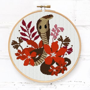 Cobra in rode wilde bloemen kruissteekpatroon PDF, slangenborduurwerk