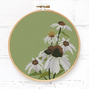 Madeliefjebloemen op groene achtergrond kruissteekpatroon: perfect voor borduurhoepelkunst - bloemenkruissteekpatroon PDF