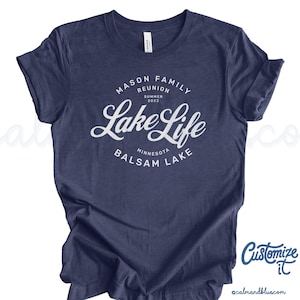 T-shirt van het leven van het meer | Op vintage geïnspireerde aanpasbare | Gepersonaliseerde T-shirt voor familiereünie | Trouwevenement | Hutkamperen | Cadeau voor meerliefhebber