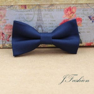 Blau-Marine Fliege, fertig gebunden: Handgemachte Fliege aus Baumwolle