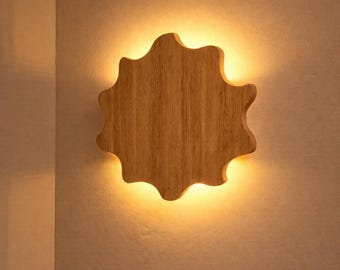 Wall Art Sconce with Sculpted Wave Edge – Sunburst Round Oak Wood Wall Light
