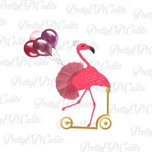 Könnte beinhalten: Ein rosa Flamingo mit einem rosa Tutu und einer Krone fährt einen goldenen Roller. Drei Ballons, ein rosa, ein burgunderrot und ein hellrosa, sind am Roller befestigt.