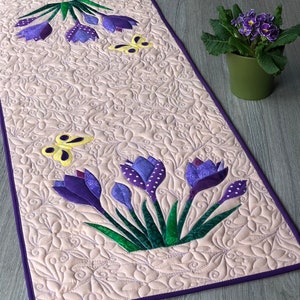 Handmade Crocus Appliqué Quilted Table Runner: Spring Floral Decor (16х40)
