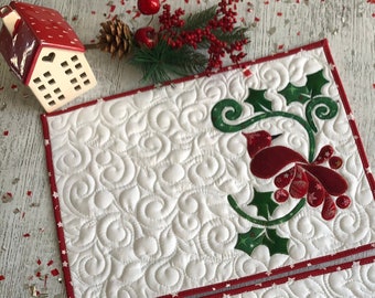 Quilted Christmas placemats, Quilted set of 6, Red bird quilted, Winter quilt, Xmas placemat, Quilted tablecloth, Red-green Santa decoration