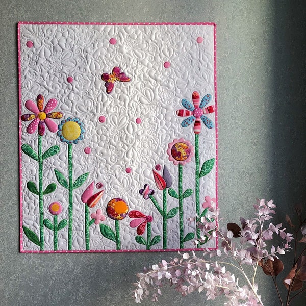 Quilted Wall Hanging, Floral Wall panel, Summer Quilt, Spring Decor, Mothers Day Gift, Wall Art, Soft sculptures, New favors, Table runner