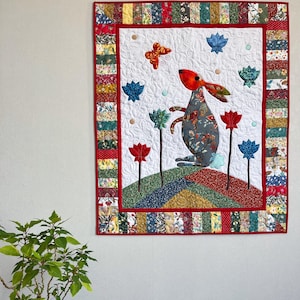 Tapiz acolchado con conejito y mariposa: edredón floral hecho a mano, 73 x 89 cm