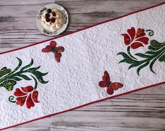 Mothers Day quilted table runner, Valentines quilted, White placemats, Holiday handmade quilt, Red flowers bed topper, Butterfly tablecloth