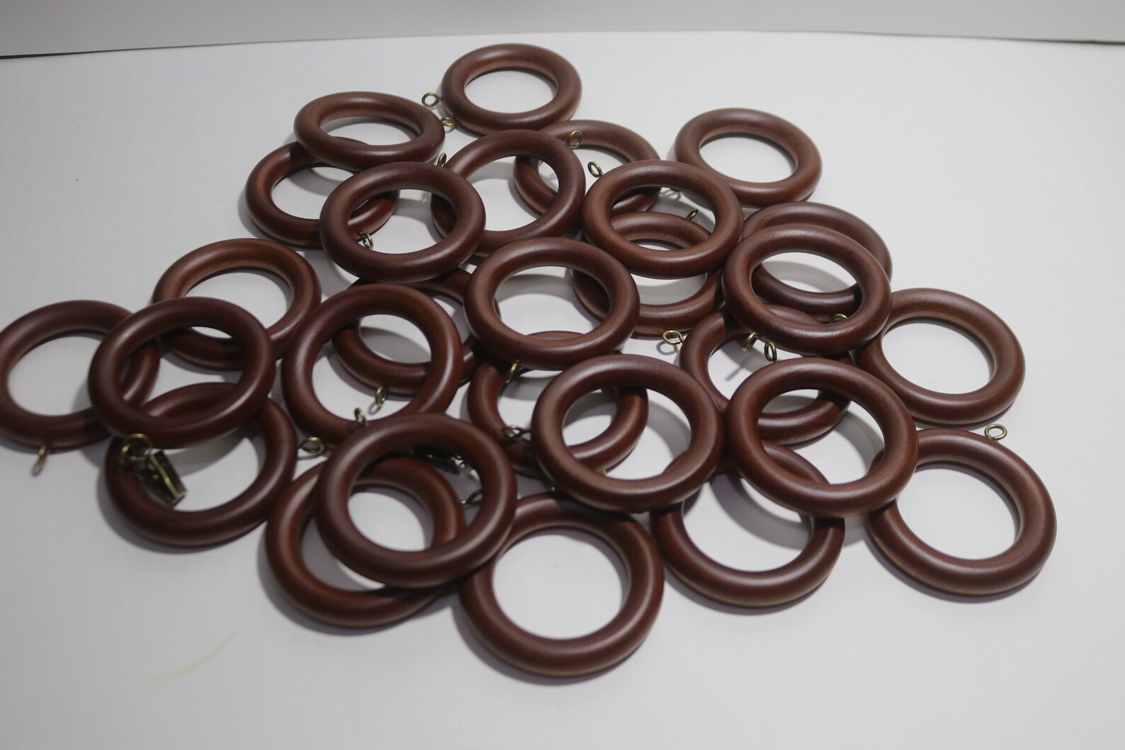 27 Vintage Vorhangringe aus Kunstholz mit Metallhaken 2 | Etsy