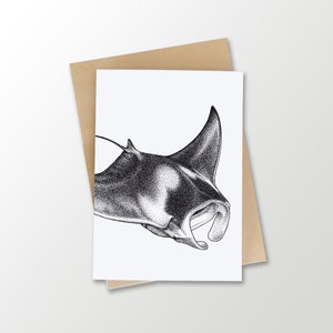 Carte de voeux vierge de raie manta océanique géante avec enveloppe | noir et blanc | océan stationnaire | dessins marins | art de la plage côtière