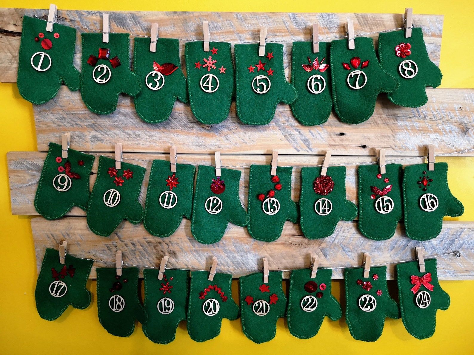 NEW 24 Advent Calendar Green Felt Stockings Christmas Countdown Wooden