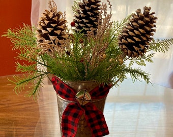 Centre de table de Noël rustique, centre de table de Noël, centre de table pommes de pin d'hiver, centre de table d'hiver, décoration de table de ferme, décoration champêtre