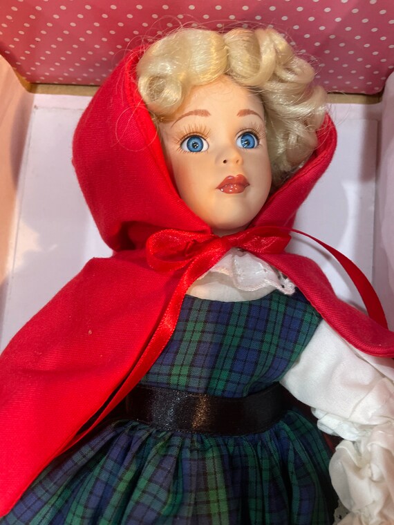 Poupée Ancienne Petit Chaperon Rouge - Tête Porcelaine Biscuit, Bouche Fermée, 7cm