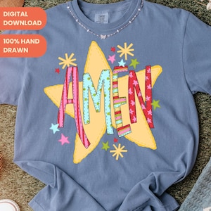 Op de afbeelding: Een blauw shirt met lange mouwen met het woord "AMEN" in kleurrijke letters op een gele ster. De shirt heeft een kraalvormige halslijn en de woorden "DIGITALE DOWNLOAD" en "100% HANDGETEKEND" in de linkerbovenhoek.