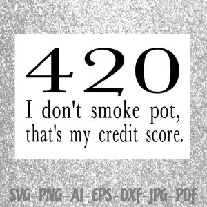 Könnte beinhalten: Schwarz-weißes Textbild mit der Zahl 420 und dem Text "Ich rauche keinen Topf, das ist mein Kredit-Score."