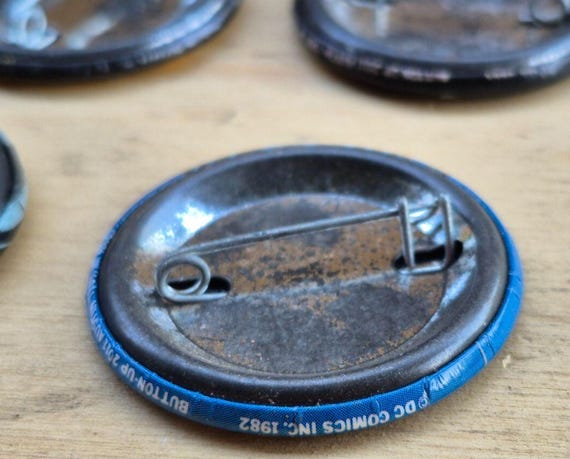 Button-Up Four Assorted Batman Pinbacks DC Comics… - image 4