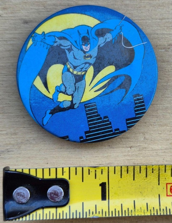 Button-Up Four Assorted Batman Pinbacks DC Comics… - image 5