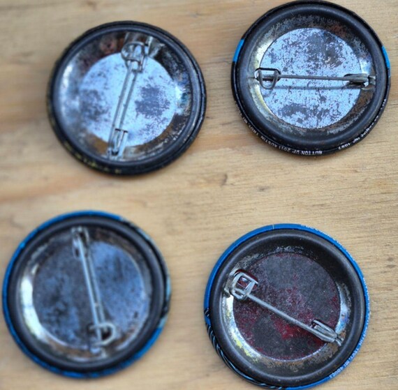 Button-Up Four Assorted Batman Pinbacks DC Comics… - image 2