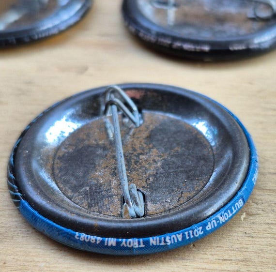 Button-Up Four Assorted Batman Pinbacks DC Comics… - image 3