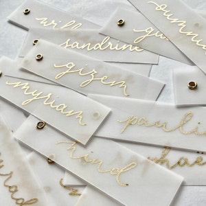 Marque place en papier transparent avec écriture calligraphie dorée pour mariage (Lot de 30) fait main