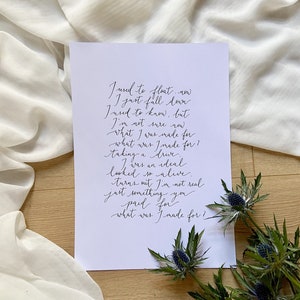 Texto de caligrafía escrito a mano en estilo de caligrafía moderna, letras de canciones, deseos de boda o texto personalizado