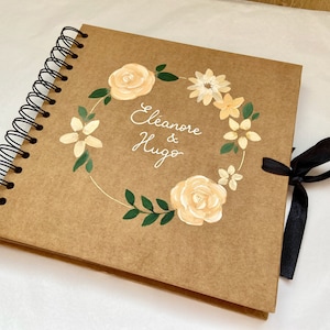 Livre d'or en kraft calligraphié et peint à la main avec fleurs oranges et jaunes pour mariage, baptême, naissance, anniversaire