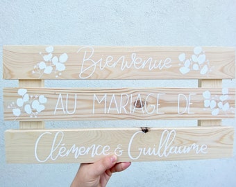 Panneau de bienvenue pour mariage en palettes fait main avec eucalyptus