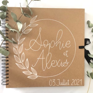 Livre d'or en kraft personnalisé avec prénoms pour mariage avec décoration végétale
