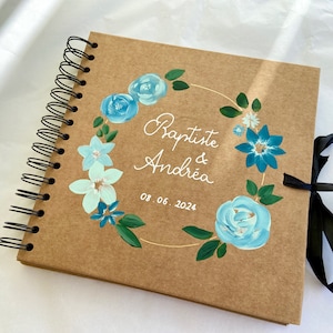 Livre d'or en kraft calligraphié et peint à la main avec fleurs bleues pour mariage, baptême, naissance, anniversaire, album photo