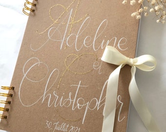 Livre d'or en kraft recyclé sur mesure avec noeud de couleur et initiales dorées pour mariage fait main (A4)