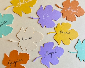 Marque place mariage feuilles en plusieurs couleurs calligraphié à la main  (Lot de 10)