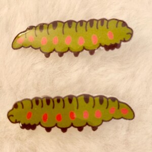 Kawaii Worm Hair Clips - Handmade Shrink Plastic Bug Barrettes, Set of 2 bild 2