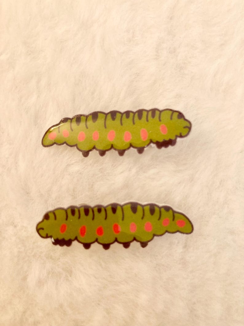 Kawaii Worm Hair Clips - Handmade Shrink Plastic Bug Barrettes, Set of 2 bild 2