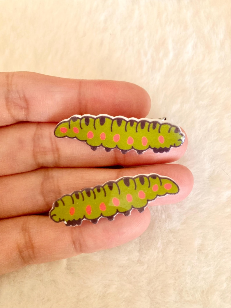 Kawaii Worm Hair Clips - Handmade Shrink Plastic Bug Barrettes, Set of 2 bild 1
